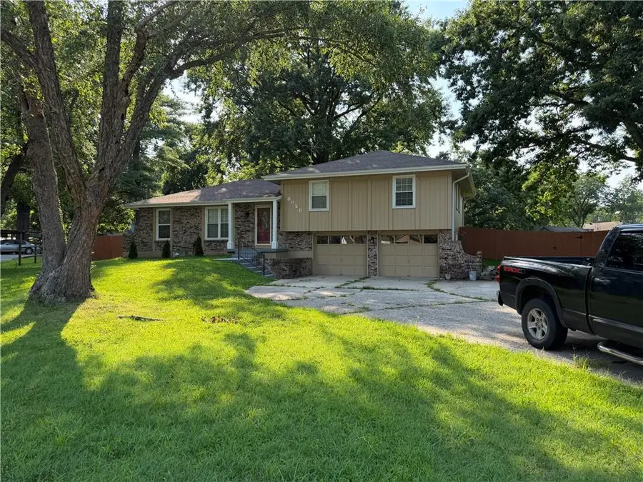 8026 Blue Ridge Boulevard, Kansas City, MO 64138 - #2