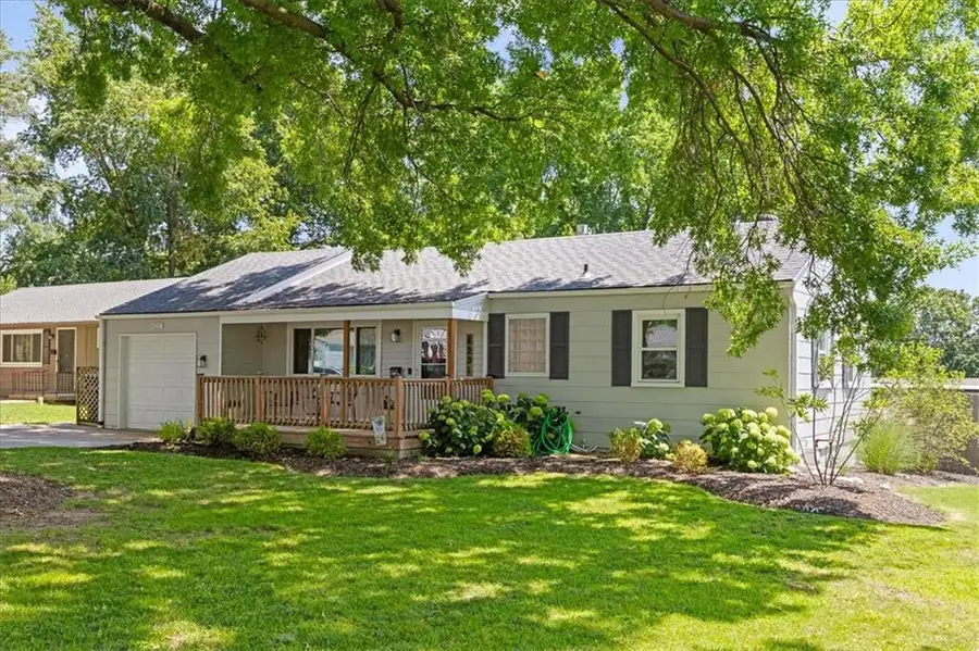 6231 Glenwood Street, Mission, KS 66202 - #2