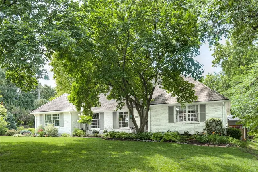 3901 W 57th Terrace, Fairway, KS 66205 - #2
