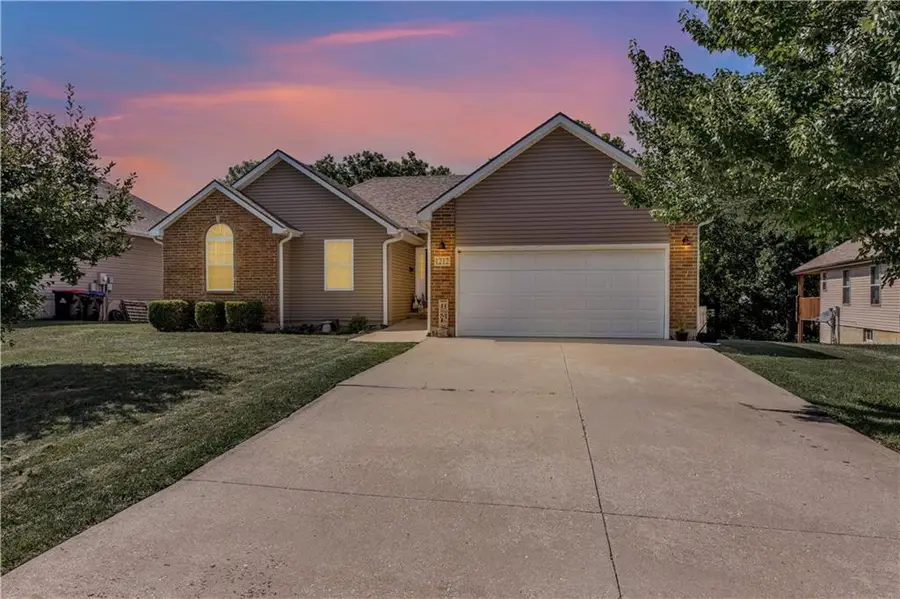 1212 Nottingham Drive, Warrensburg, MO 64093 - #2