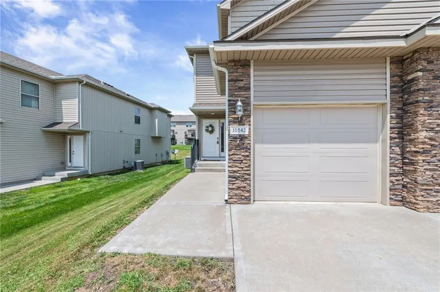 10542 Clubhouse Drive, Kansas City, KS 66109 - #2