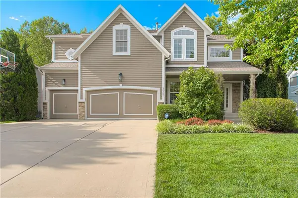 24301 W 80th Place, Lenexa, KS 66227