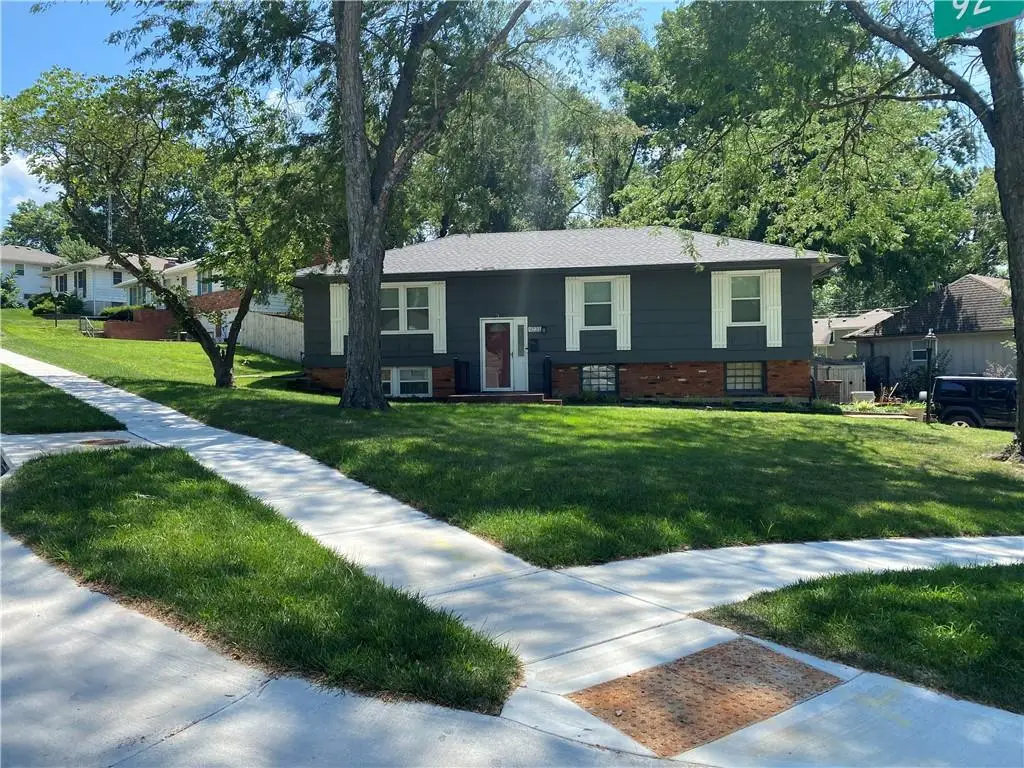 9221 Sturgeon Drive, Overland Park, KS 66212 - #1