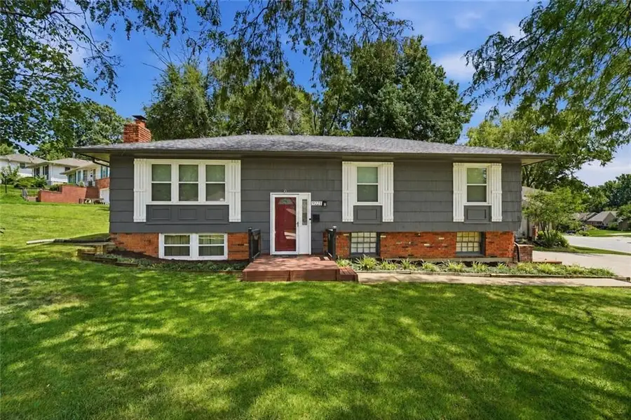 9221 Sturgeon Drive, Overland Park, KS 66212 - #2