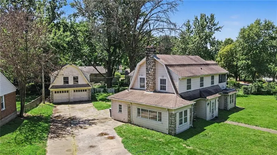 8525 Hiawatha Road, Kansas City, MO 64114 - #2