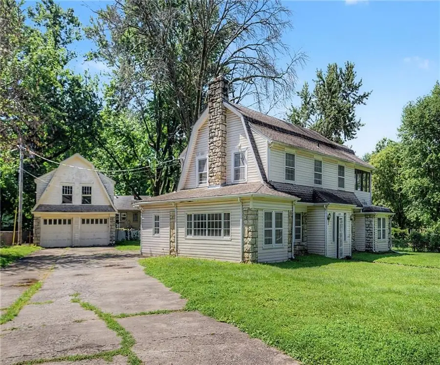 8525 Hiawatha Road, Kansas City, MO 64114 - #3
