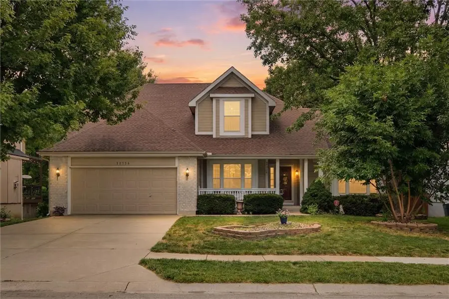 15728 S Madison Drive, Olathe, KS 66062 - #2