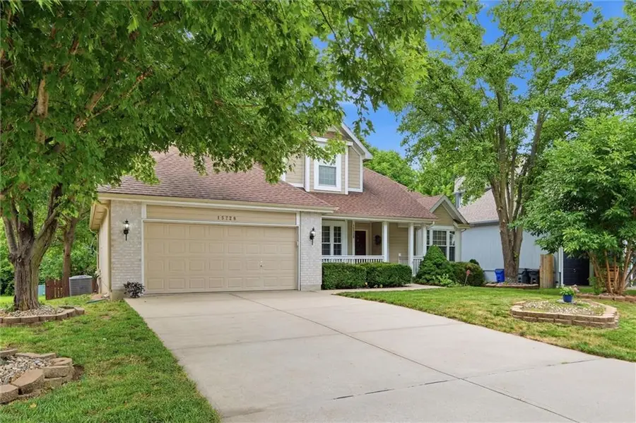 15728 S Madison Drive, Olathe, KS 66062 - #3