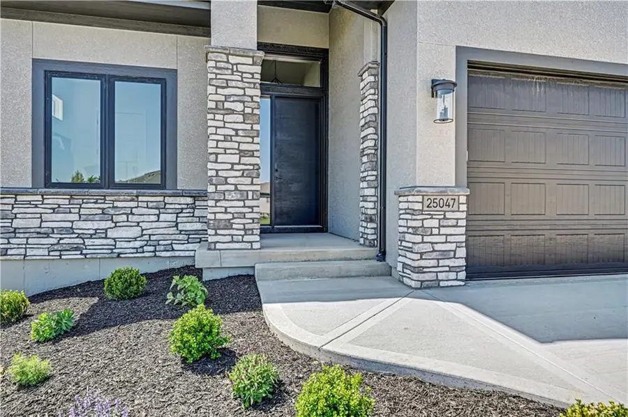 25031 W 98th Place, Lenexa, KS 66227 - #2