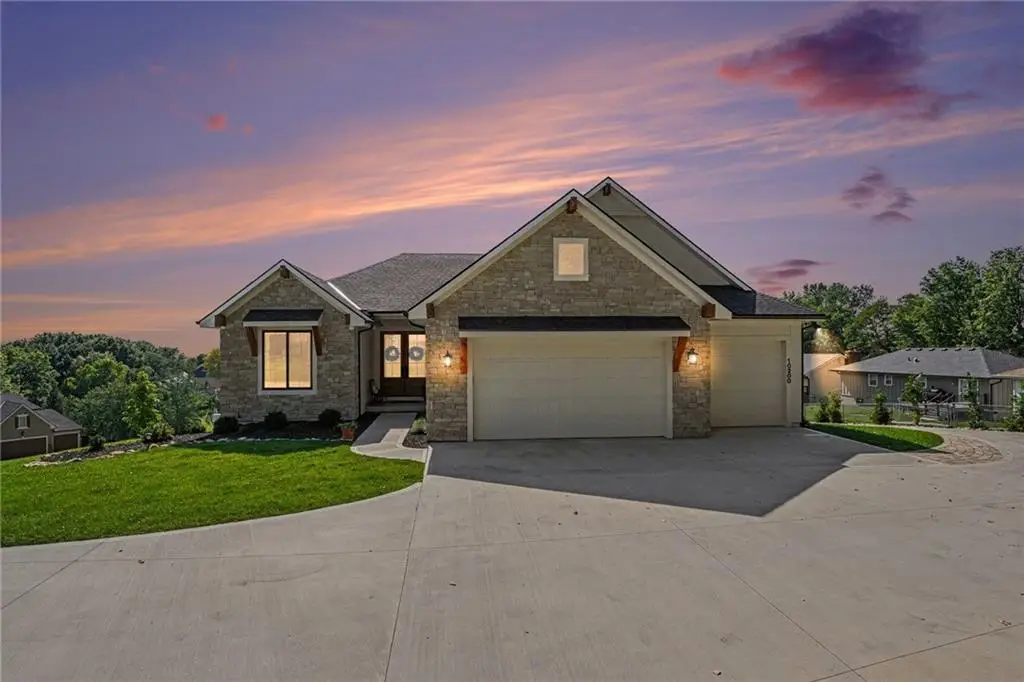 10200 River Hills Drive, Parkville, MO 64152 - #1