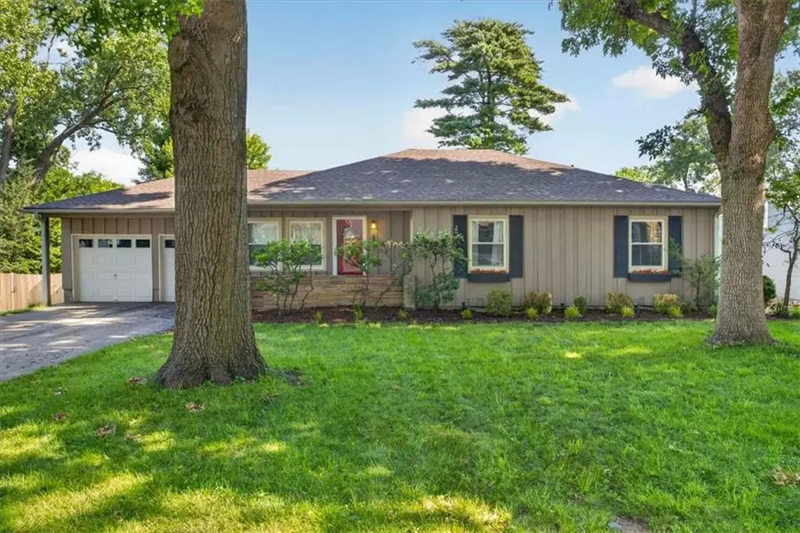 5714 W 77th Terrace, Prairie Village, KS 66208 - #2