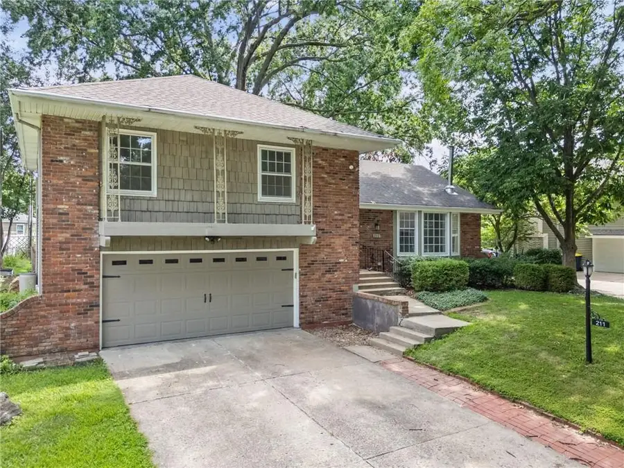 211 W 110th Street, Kansas City, MO 64114 - #3
