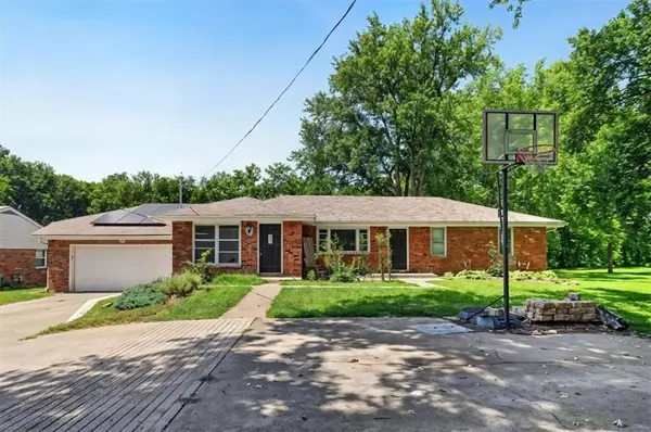 416 N Us 169 Highway, Smithville, MO 64089
