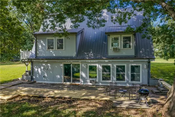 827 SE 425 Road, Knob Noster, MO 65336