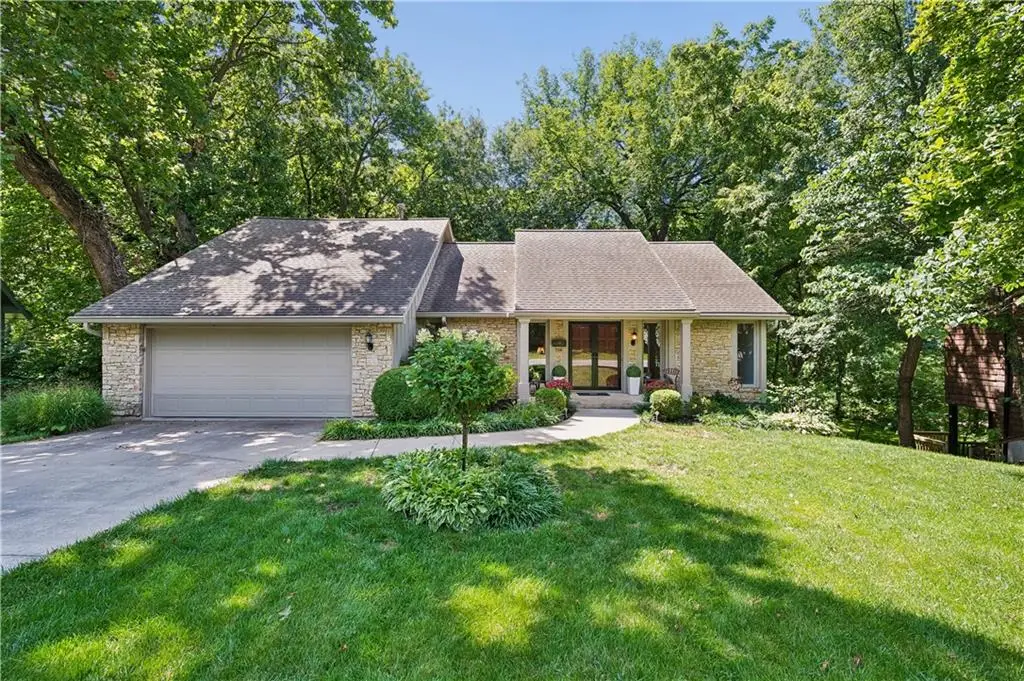 10211 Broadmoor Street, Overland Park, KS 66212 - #1