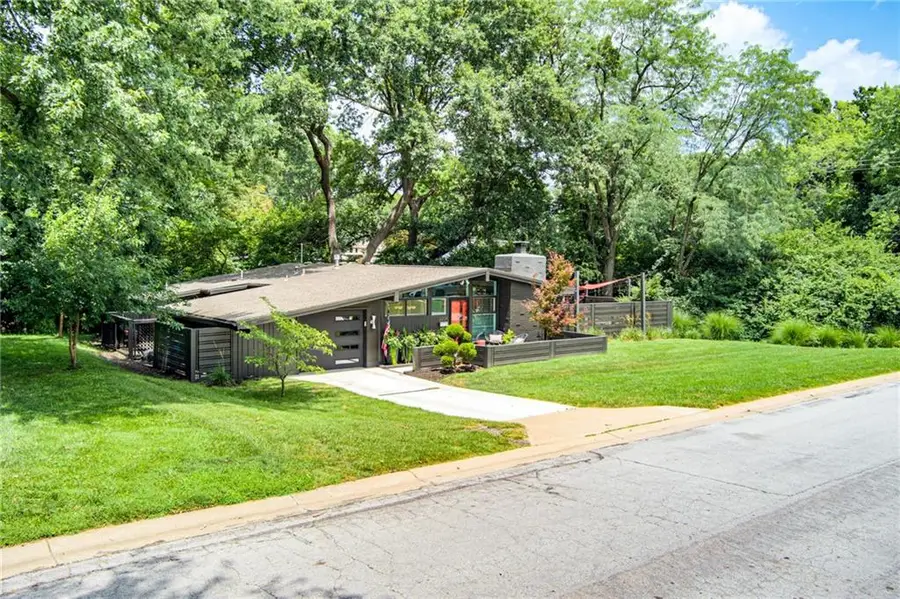 2204 W 71 Terrace, Prairie Village, KS 66208 - #3