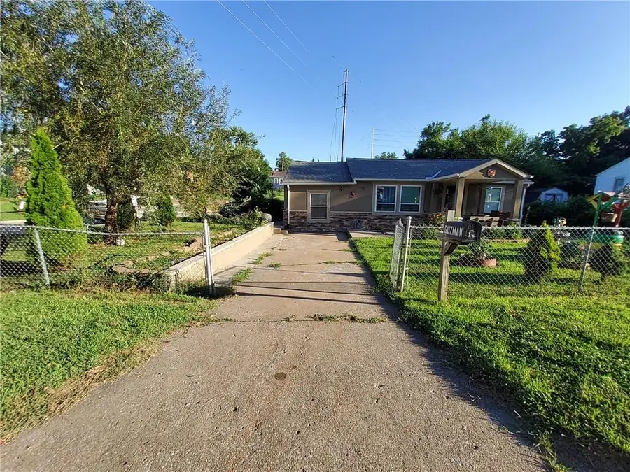 4401 Claudine Lane, Kansas City, KS 66102 - #3