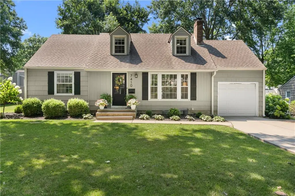 7410 Delmar Street, Prairie Village, KS 66208 - #1