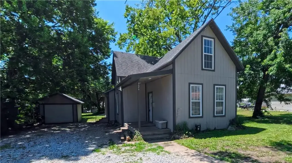 326 W 7th Avenue, Garnett, KS 66032 - #1