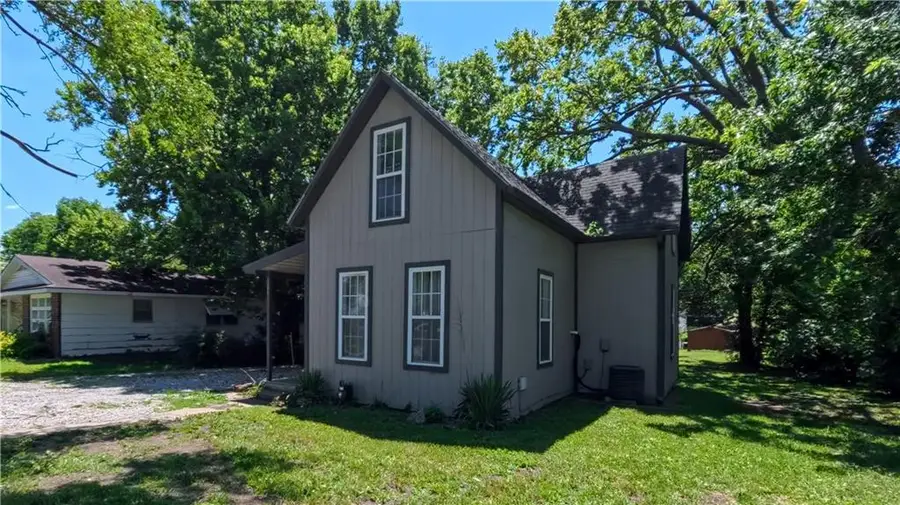 326 W 7th Avenue, Garnett, KS 66032 - #2