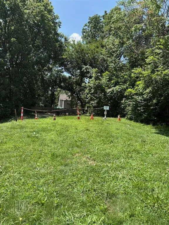 3319 E 9th Street, Kansas City, MO 64124 - #2