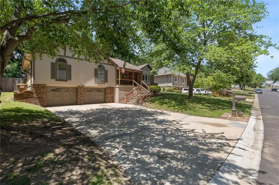 2209 NW 10th Street, Blue Springs, MO 64015 - #2