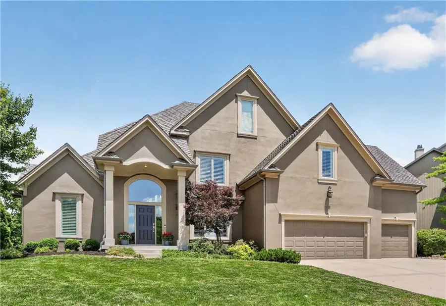 8101 Park View Drive, Parkville, MO 64152 - #2