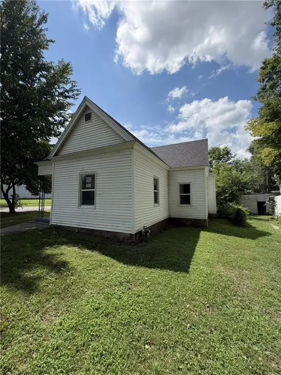 1022 E 9th Street, Sedalia, MO 65301 - #2