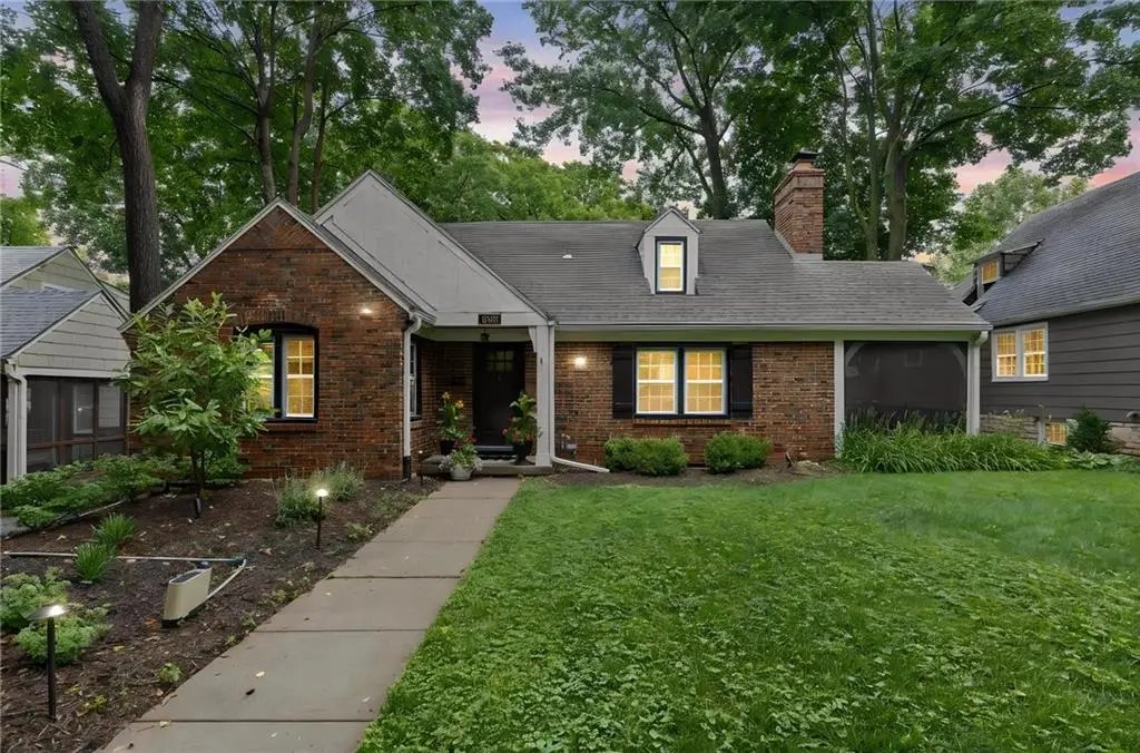 6839 Locust Street, Kansas City, MO 64131 - #1
