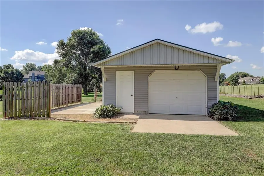 24475 W 55th Street, Shawnee, KS 66226 - #2