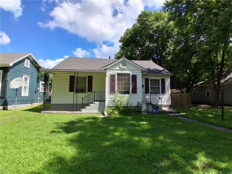 211 E 22nd Street, Pittsburg, KS 66762 - #2