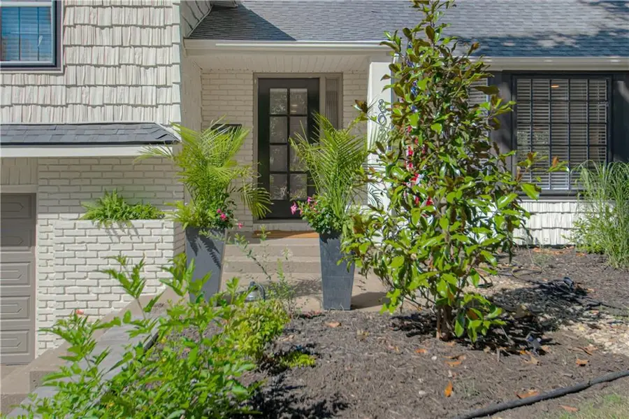 8020 Juniper Street, Prairie Village, KS 66208 - #2