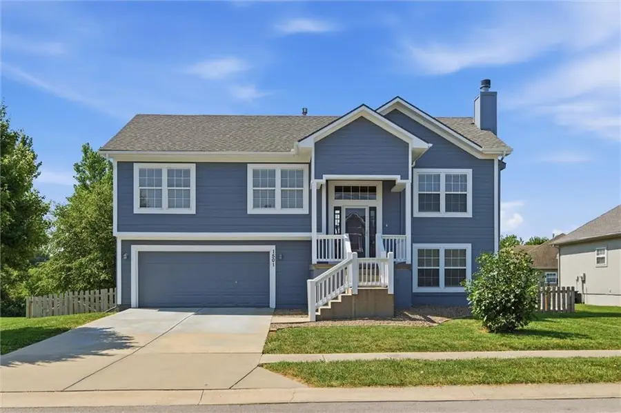 1501 N 6th Street E, Louisburg, KS 66053 - #2