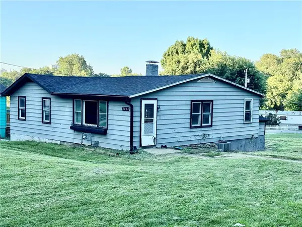 3813 W Arylawn Drive, St Joseph, MO 64503
