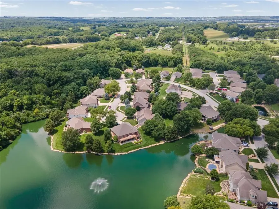 702 Bellerive Court, Lansing, KS 66043 - #3