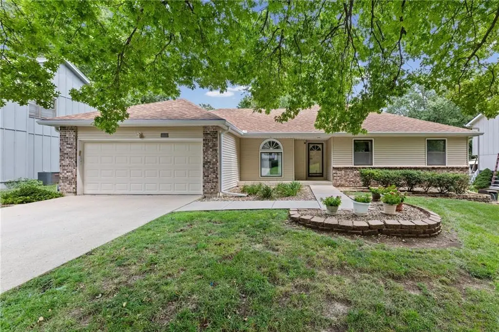 8639 Greenway Lane, Lenexa, KS 66215 - #1
