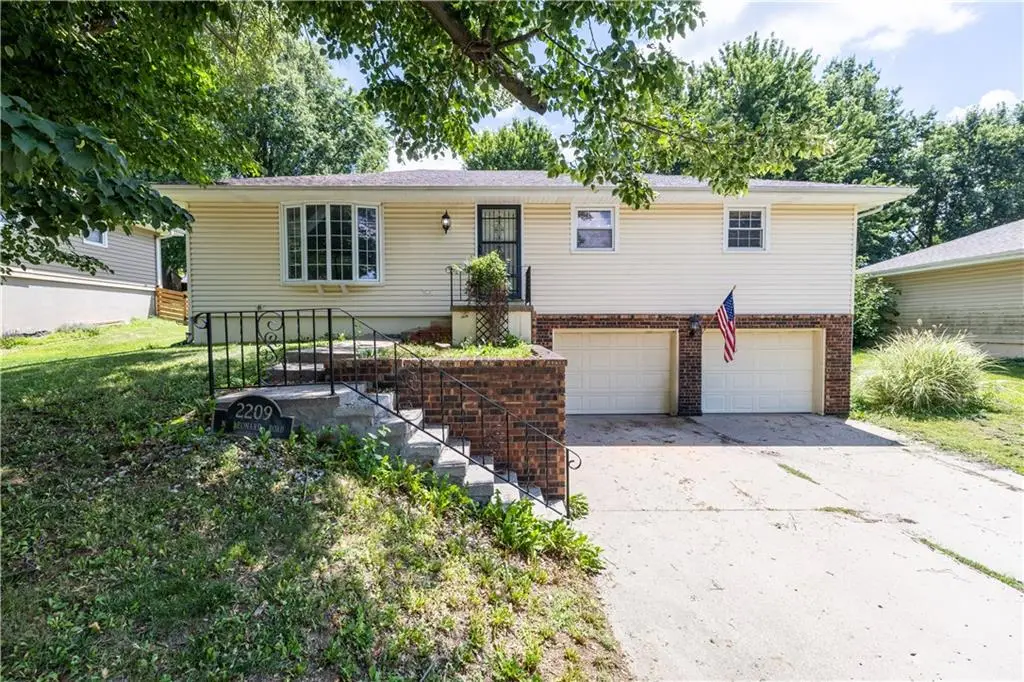 2209 N Leonard Road, Saint Joseph, MO 64506 - #1