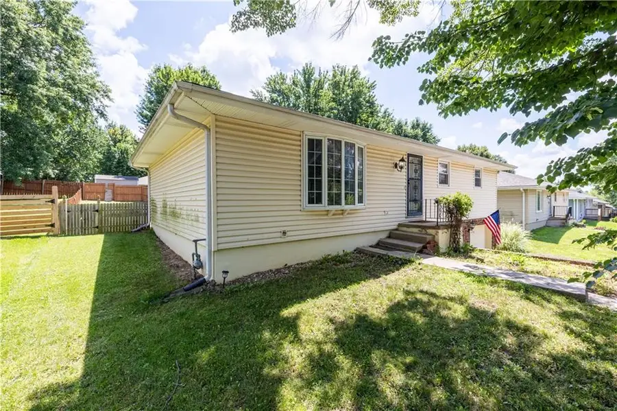 2209 N Leonard Road, Saint Joseph, MO 64506 - #3
