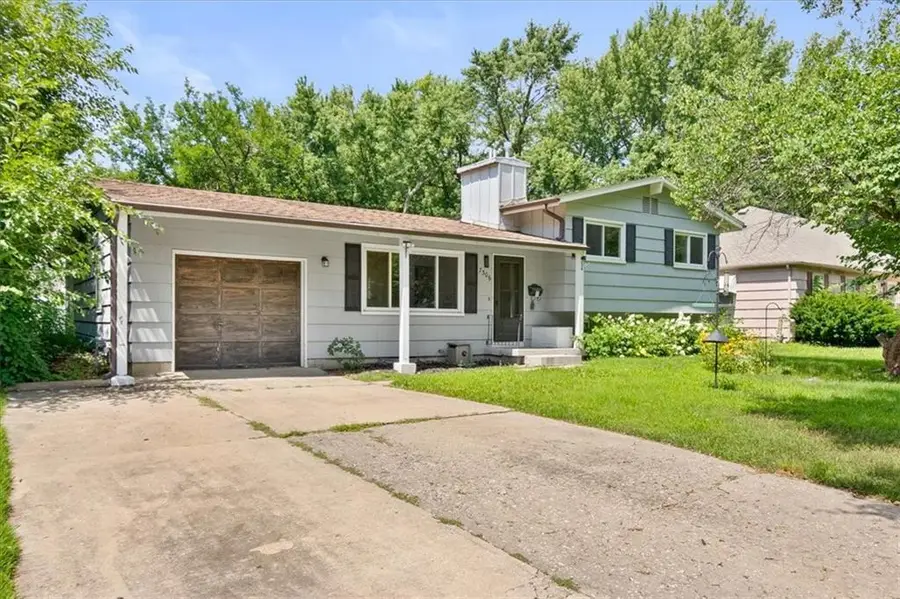 7306 Larsen Lane, Shawnee, KS 66203 - #2