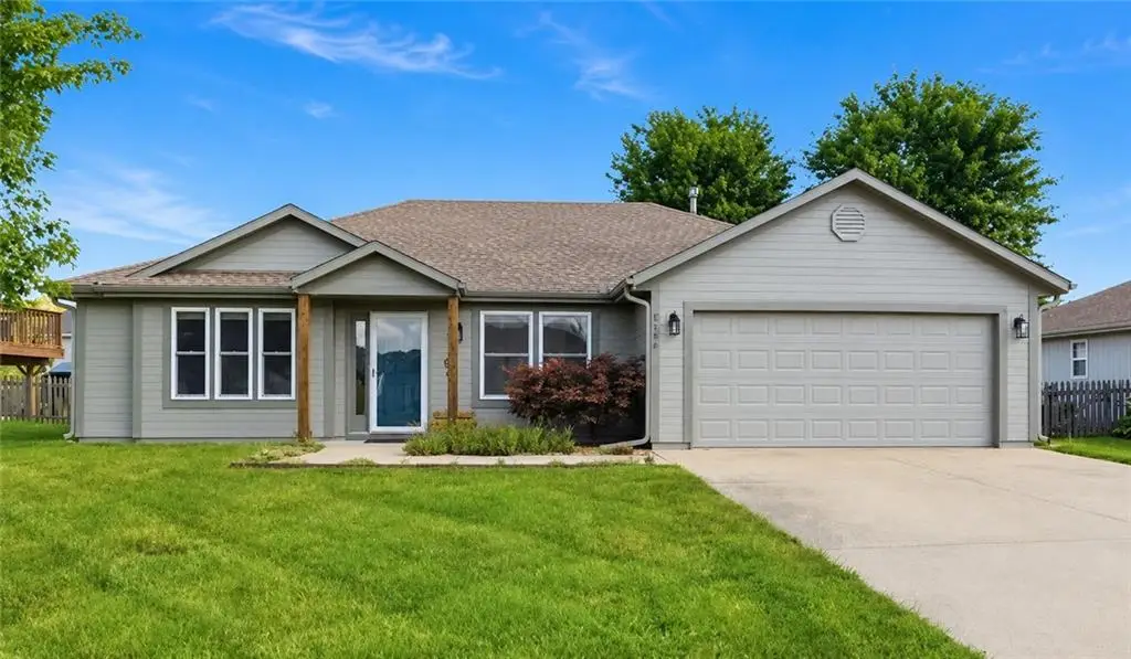 2104 Cherokee Drive, Greenwood, MO 64034 - #1