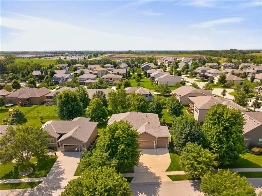 18425 W 193 Terrace, Spring Hill, KS 66083 - #2