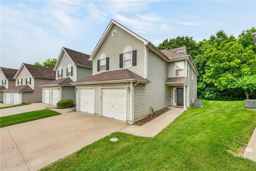8124 N Elmwood Avenue, Kansas City, MO 64119 - #2