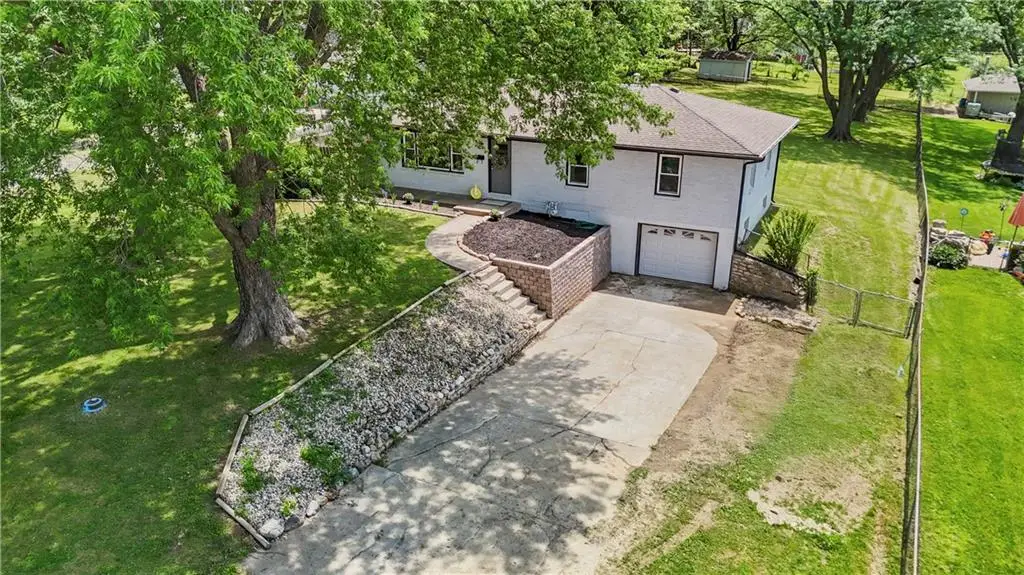 13101 NW Porter Road, Parkville, MO 64152 - #1