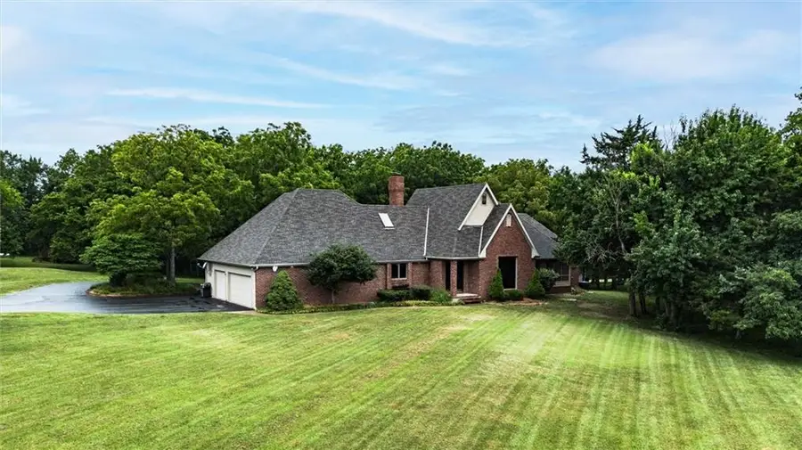 2530 Greenwood Drive, Ottawa, KS 66067 - #3