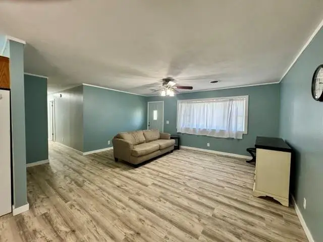 721 E Garfield Street, Iola, KS 66749 - #3