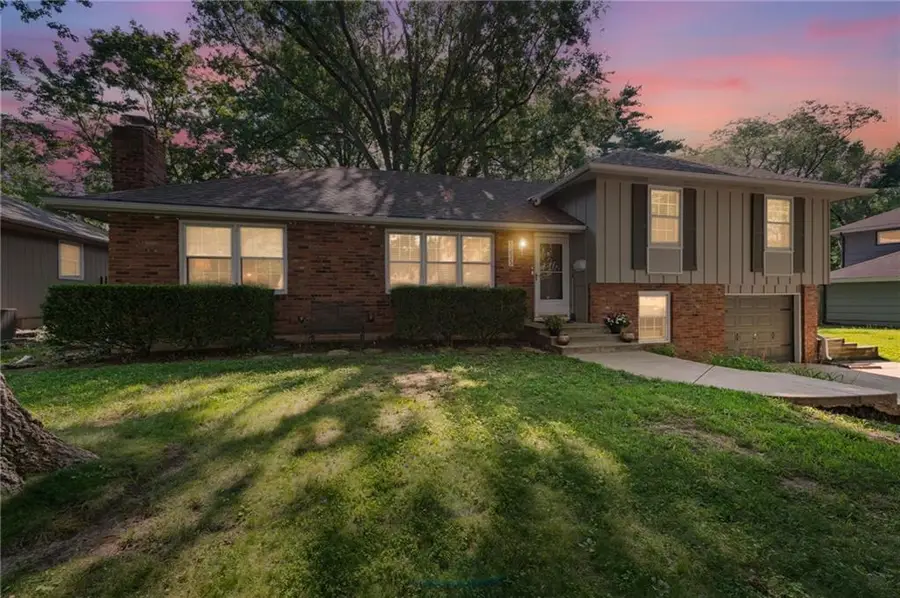 5223 Cody Street, Shawnee, KS 66203 - #2