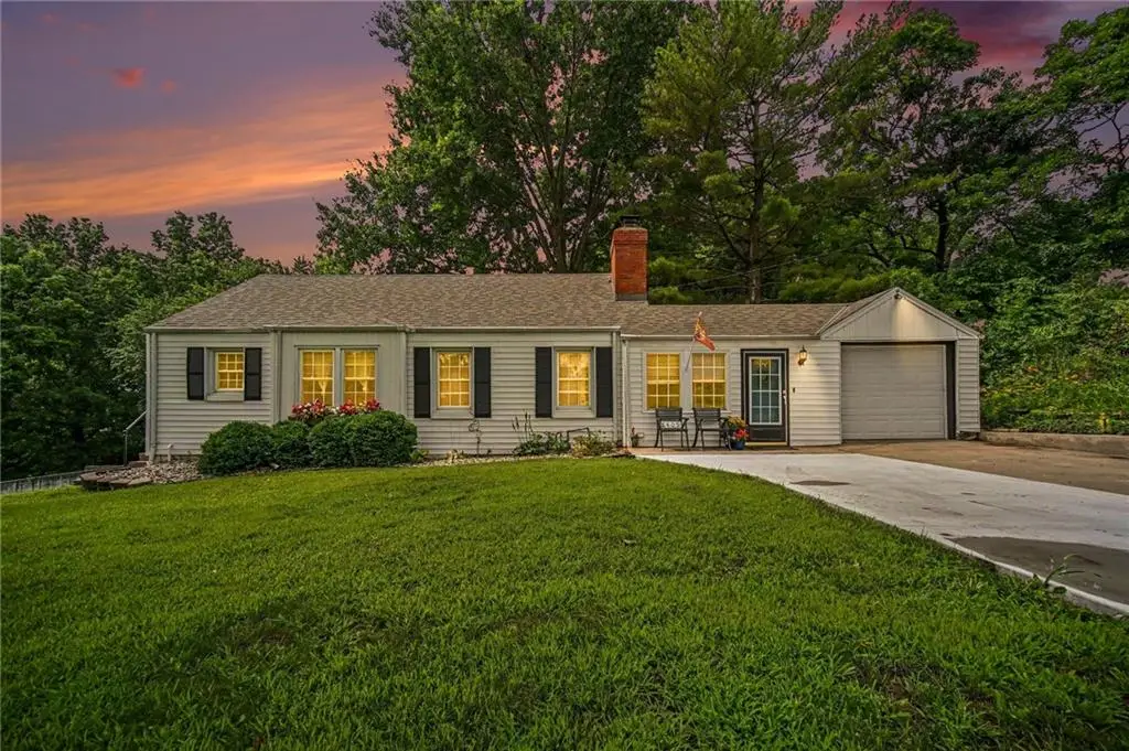 8409 NW Hilltop Road, Parkville, MO 64152 - #1