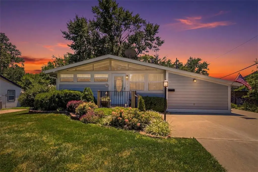 813 W Sheridan Street, Olathe, KS 66061 - #1