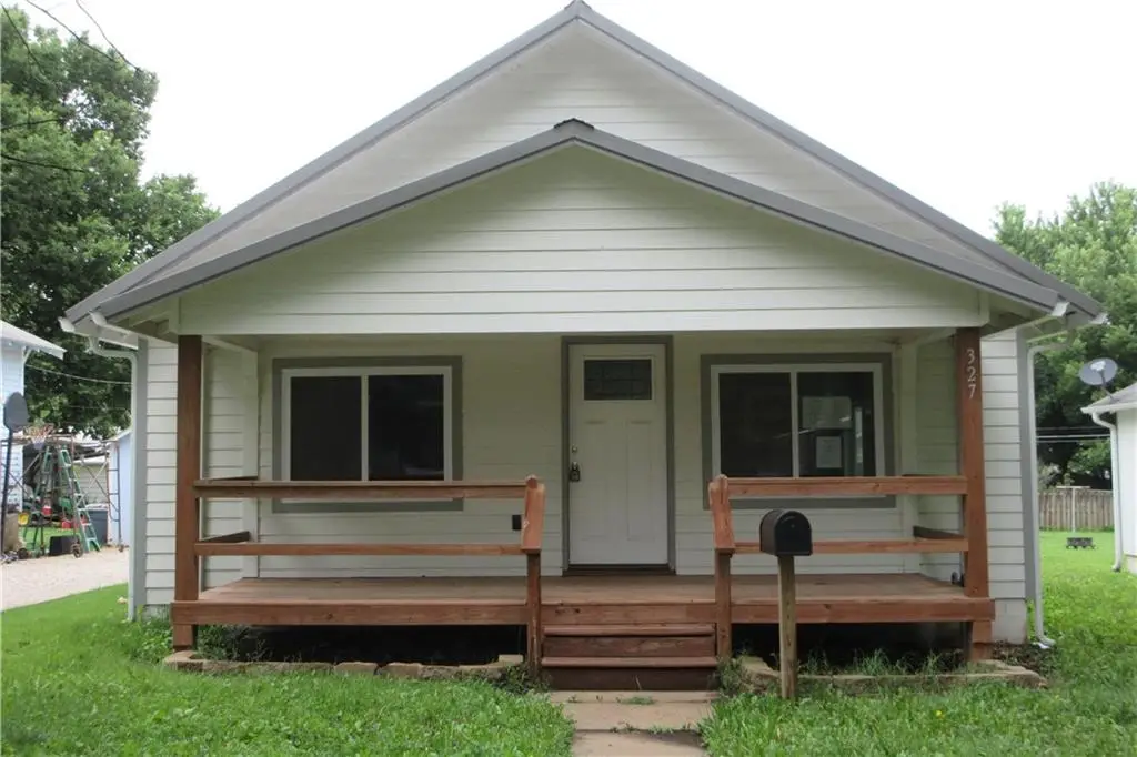 327 W 9th Avenue, Garnett, KS 66032 - #1