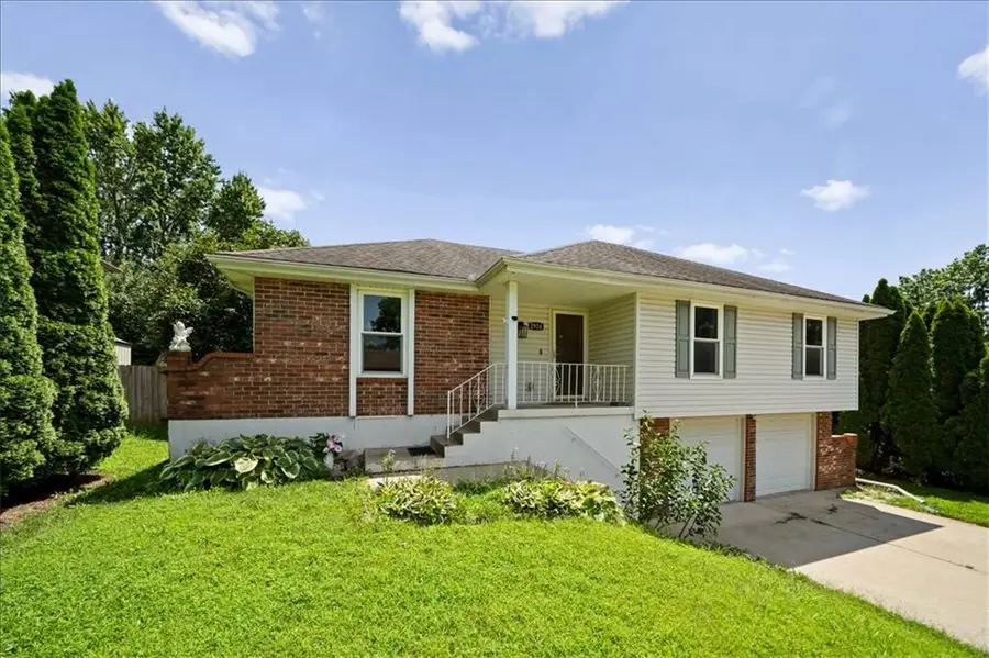 2924 SW Walnut Street, Blue Springs, MO 64015 - #2